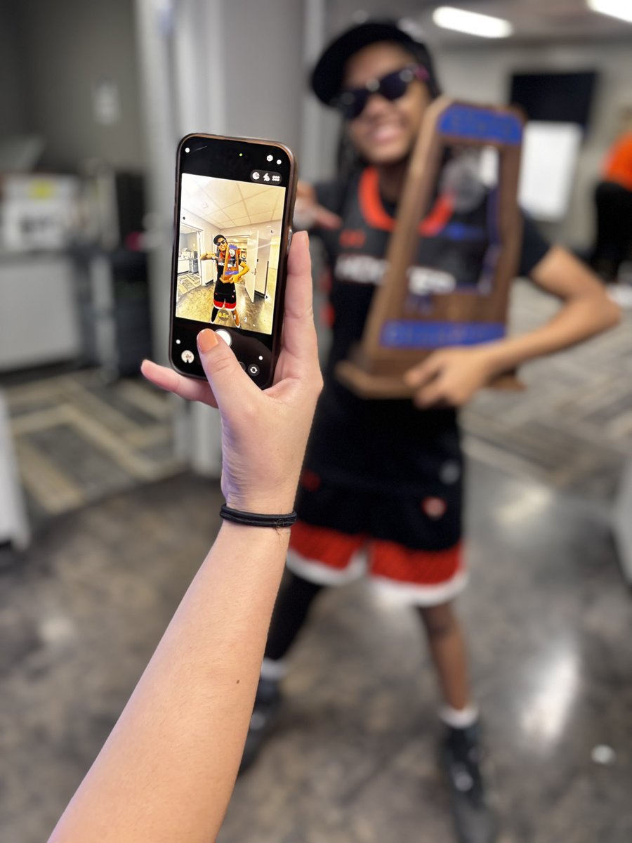 Kristen Winston tweet media