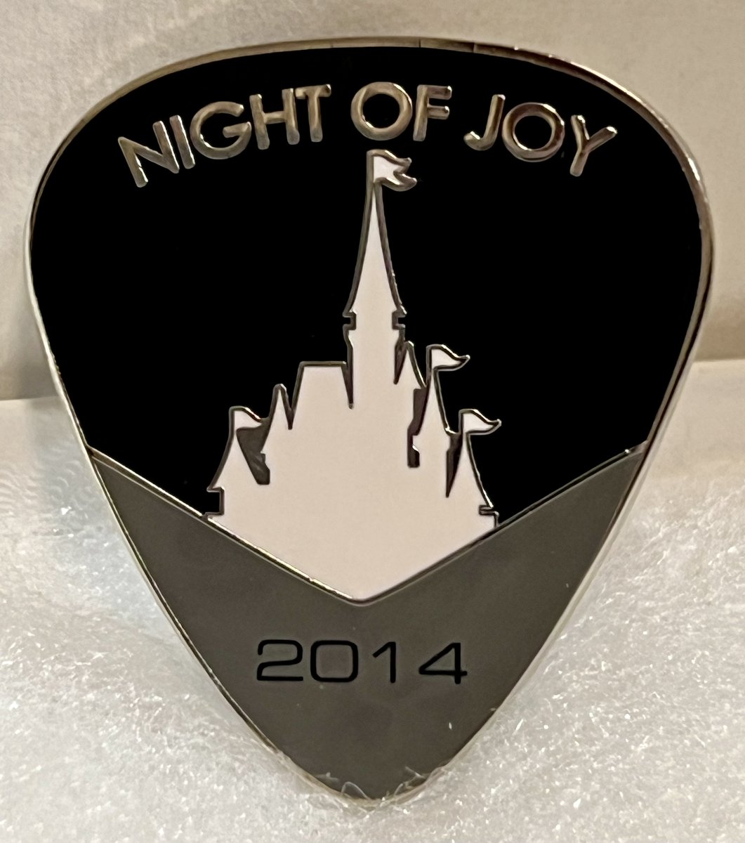 TeriE's tweet photo. RARE #DisneyPin WDW #MagicKingdom Cinderella Castle #NightOfJoy Guitar Pick 2014
https://t.co/5FkxebKGEO
#raredisneypins #wdw #disneyworld #vintagedisney #disneypincollector #cinderellascastle #disneycastles #disneypincollecting #disneypinsforsale #guitarpick #disneyexclusive https://t.co/H4y6HMZZcZ