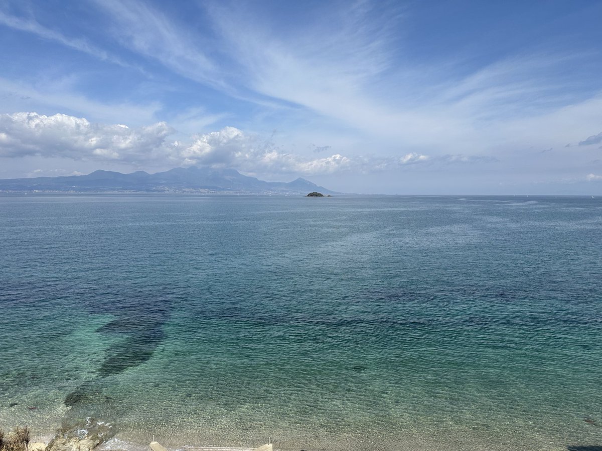 天気ええなぁ〜、泳いだろかな
