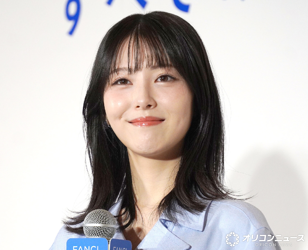oricon's tweet photo. 浜辺美波「この仕事に向いている肌」
 “肌健康”測定結果に自信✨️
https://t.co/Y5TKmGAp8L

「FANCL SKIN PATCH
（ファンケル スキンパッチ）」発表会
Mrs. GREEN APPLEと出席🍏
 
@MINAMI373HAMABE https://t.co/KPkzXc6Cdy