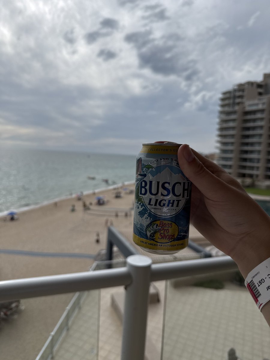 WallisDylan's tweet photo. @BuschBeer https://t.co/e6X9Trv3zD