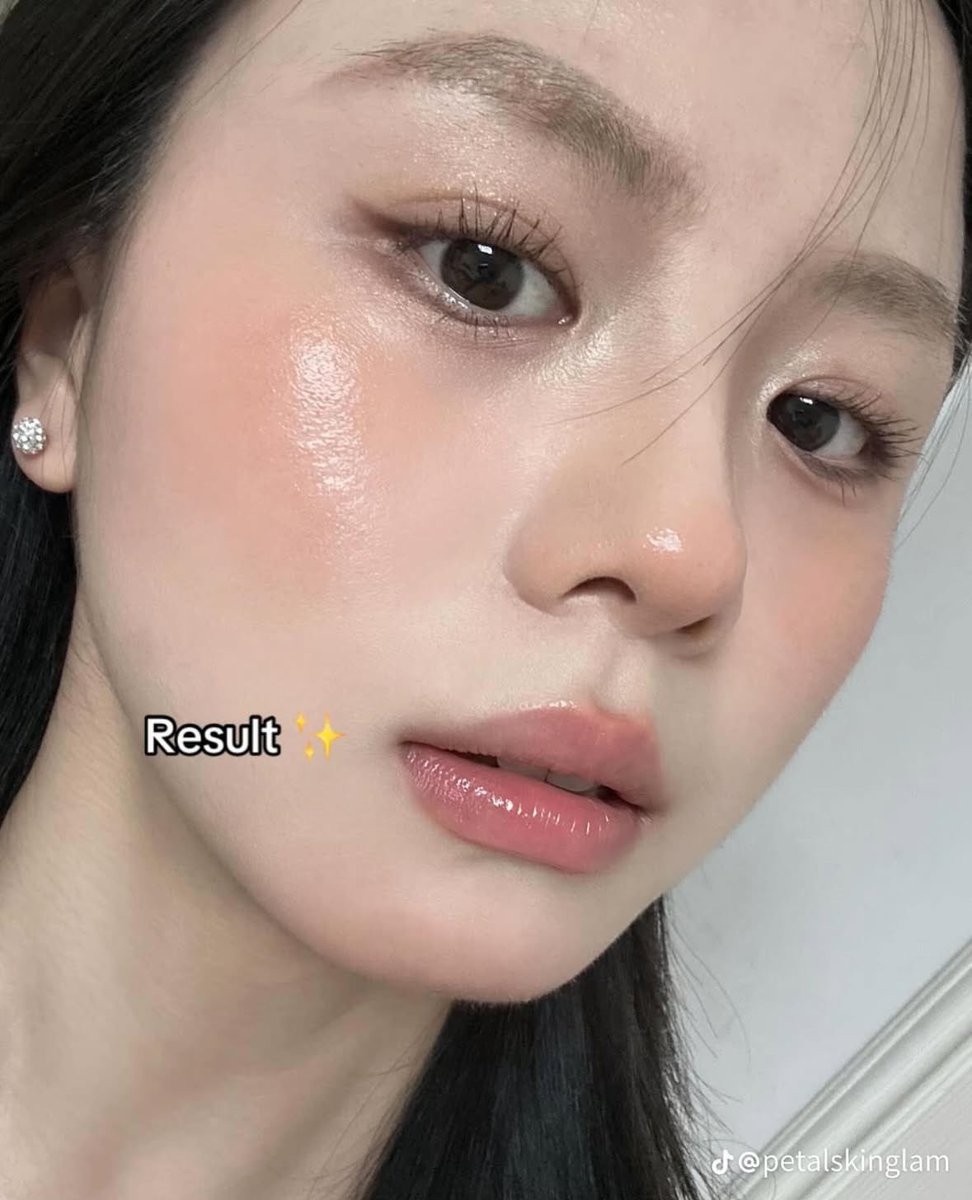 Katanya ni chinese tips untuk dapat makeup on point macamni 🤌🏻

4 step je rupanya dah boleh standby praktis makeup raya 😭🤏🏻