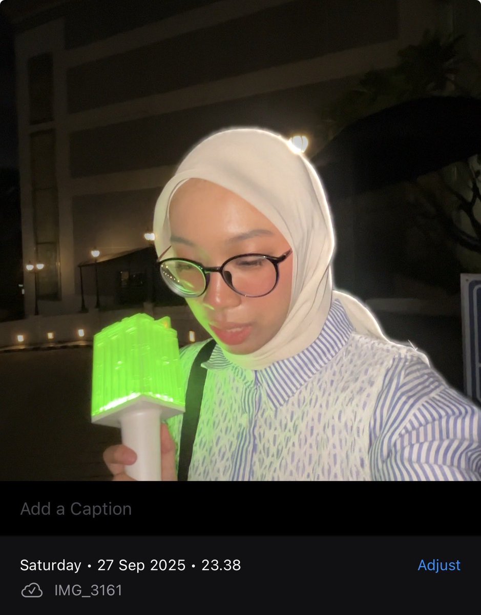 _fullsunechan's tweet photo. aku suka banget sama makeup ku pas nonton TDS 4 kemarin karena bener-bener tahan seharian dari jam 7 pagi sampe 11 malem, dan aku  ga expect make up nya bisa senempel itu karena aku 2 kali naik turun travel dan grab ditambah jis yang panas polll itu 😭 https://t.co/DyGKihOQAa