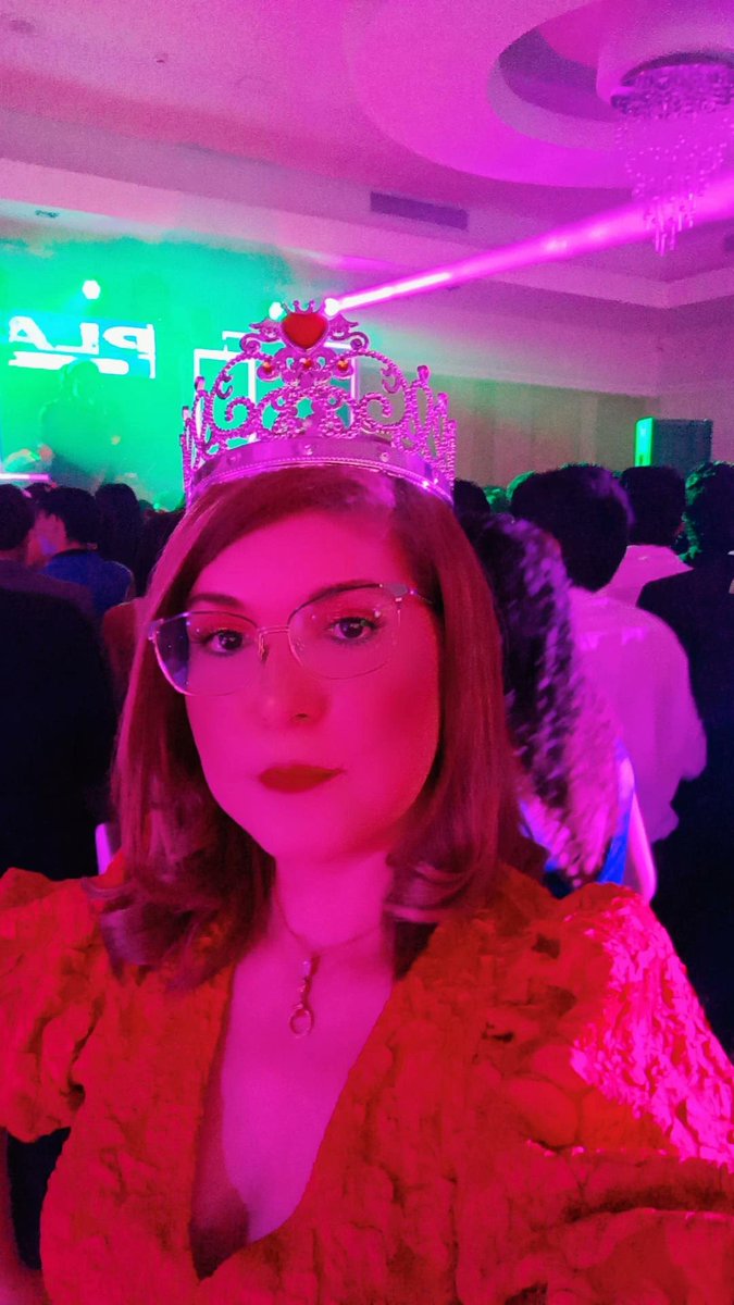 LauraRaquel tweet media