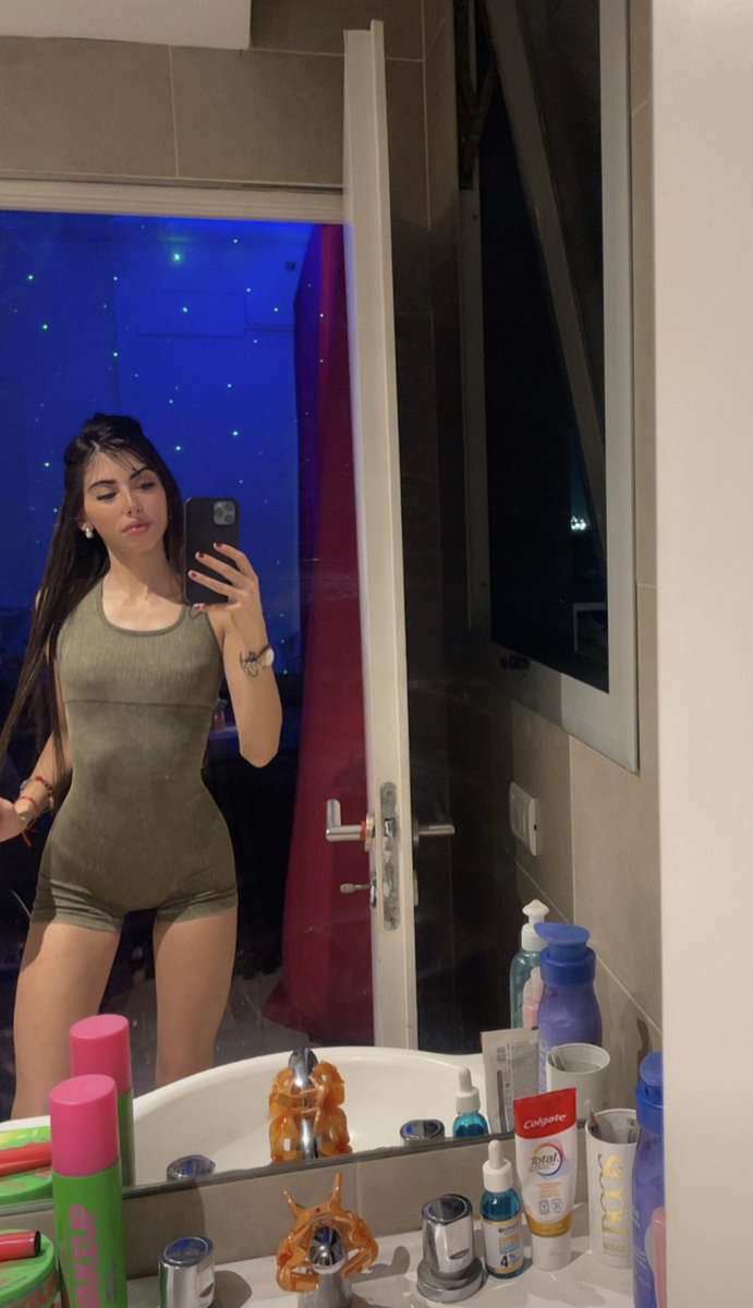 yailinbratz's tweet photo. @myskylarmaelove Hii cutie🍒🍒 https://t.co/17L9sThg9z