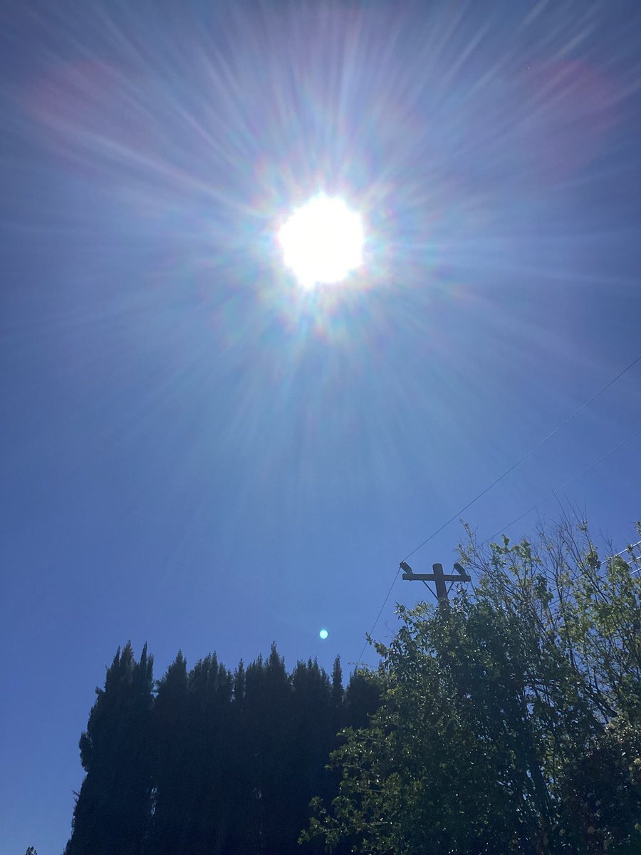 Manager_dante's tweet photo. <There, that was pretty easy>

(Btw, the sun wasn’t viewable at sunrise and set, so this was the best i could do) https://t.co/kUWiDmqFgk