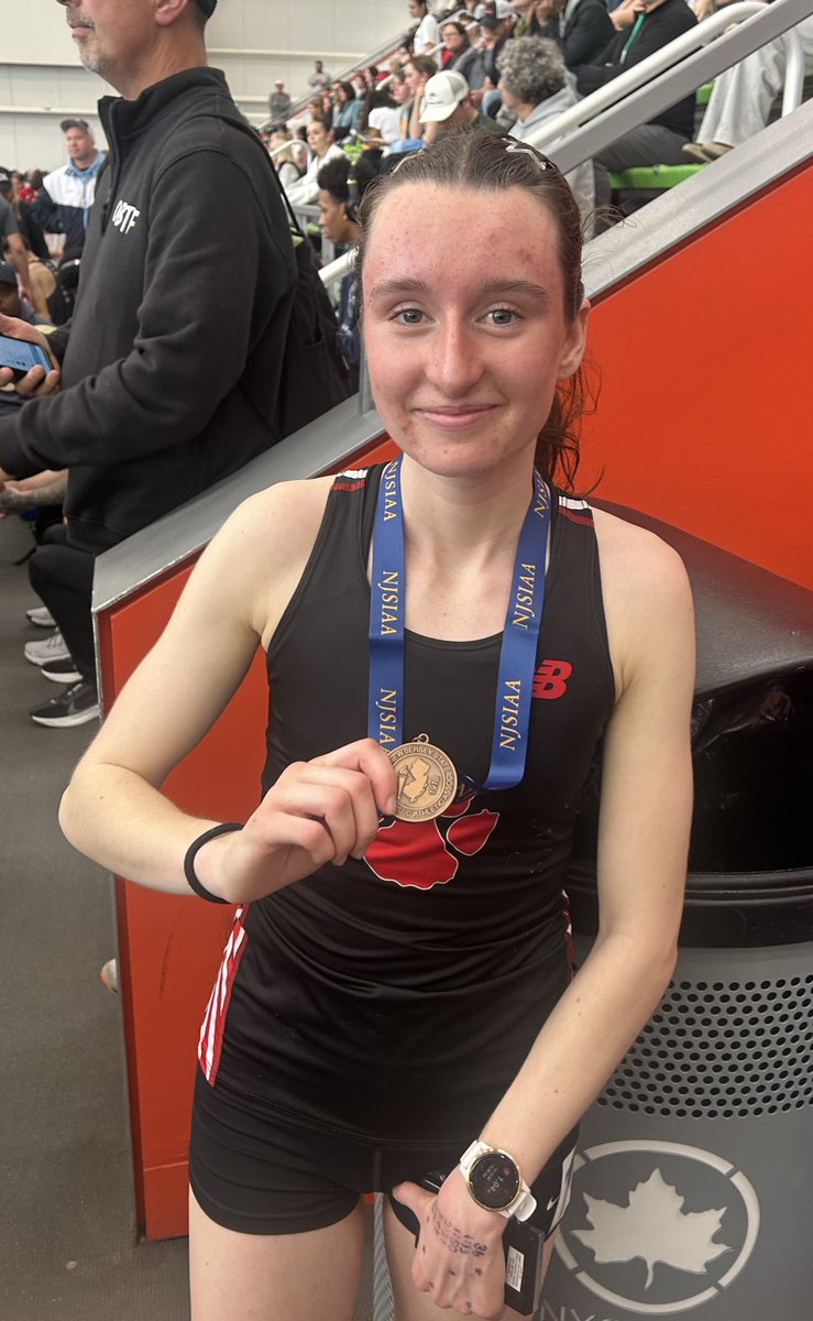 CoachSimon1213's tweet photo. 5 Columbia Athletes walked into MOC, 5 Columbia athletes ran out with 5th place medals! 

Congrats to Keira Monagle (1600 SCHOOL RECORD 4:53.96) and the boys 4x800 of Julius Marshall, Levi Taber-Kewene, Leo Klint, and Christian Caravetta (2nd straight 5th place finish)! https://t.co/Ti23QE5eU6
