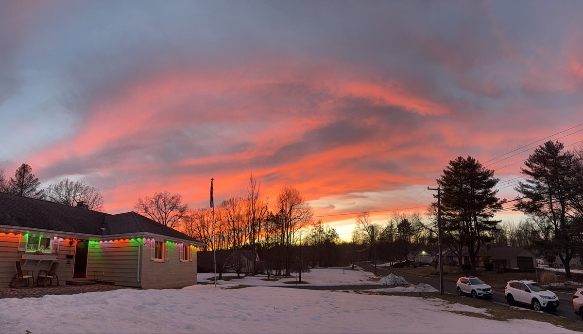 BarnardPeter6's tweet photo. @Eweather13 Absolutely amazing sunset tonight from Bloomfield!! https://t.co/iO9VfWCvxy