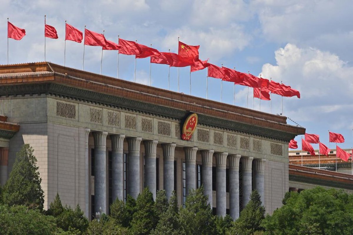 worldtalkk's tweet photo. The fourth session of the 14th National People's Congress held its second plenary meeting on Monday. Xi Jinping and other Party and state leaders attended the meeting https://t.co/y2WrXTWACG