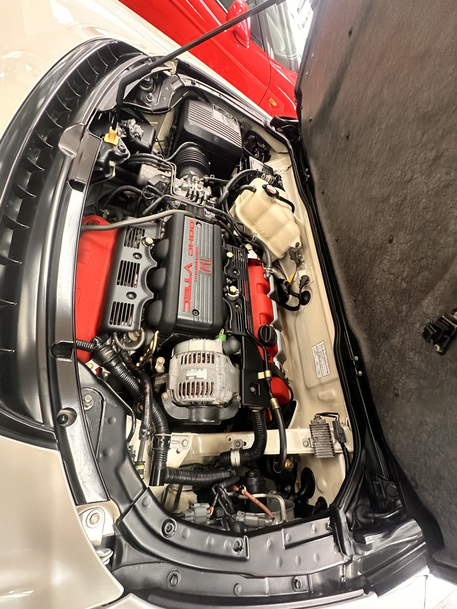 YokooAuto_alpha's tweet photo. 𝐹𝑂𝑅 𝑆𝐴𝐿𝐸

H11年式　140型  AT Fマチック12.4万km
プラチナホワイトパール✖️黒革

お目見えです❗️

9.2万km時タイベル交換済み

ダブルエアバッグ、パワステつきです！

珍しい白、140型です❗️

是非お問い合わせ下さい https://t.co/OQWciGUEbC