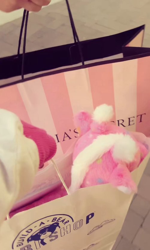 ⋆‧°𓏲ּ𝄢care blair🍩 tweet media