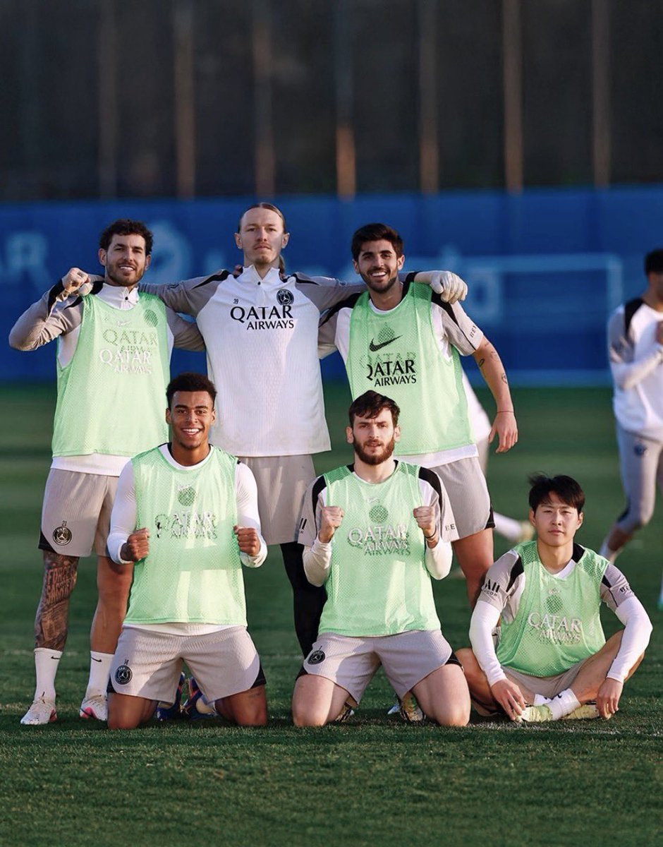 👀. .• tweet media