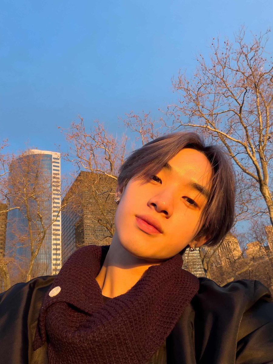 NutHongFamilyTH's tweet photo. hongshihoshi‘s IG Update 
9/3/2026

🍦🤘🏻BROADCAST 

🍦 อันนี้เเถมให้ เห็นว่ารู้จักกันมานาน 🤧🤧🤧

#hongshihoshi #LYKN https://t.co/T47H2pTHzi
