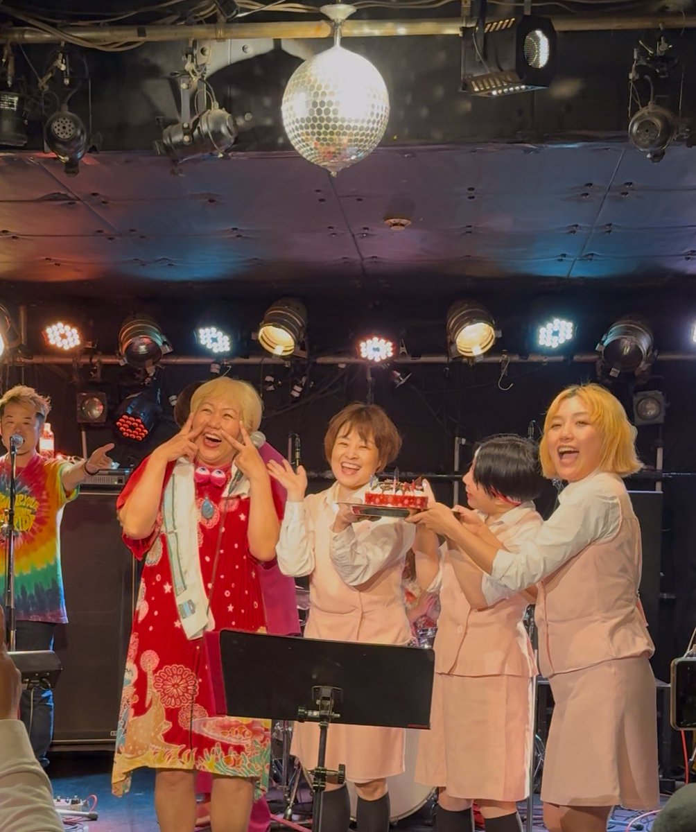kaorin036's tweet photo. そしてダッチーさんはお誕生日でした〜🎂🎉
（一日過ぎてしまった💦）
おめでとうございます㊗️

当日の鮮やかな赤いワンピース
とてもステキでした🥰
満腹ダツ子さんの衣装もステキでしたよ〜

#PLASMA11
#Datchyさん
#happybirthday https://t.co/2TJA14YEWX