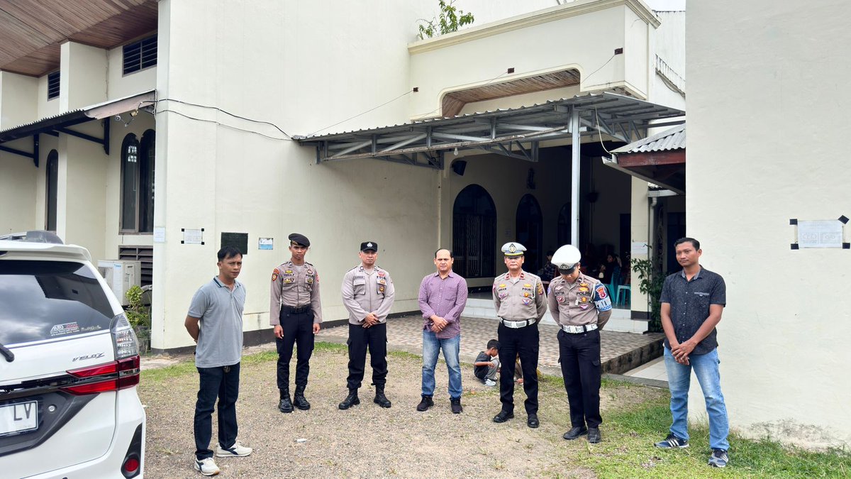 polsek_longikis's tweet photo. Polres Paser menggelar Apel Pleton Siaga pada Minggu, 8 Maret 2026 pukul 09.00–11.00 WITA di Lobby Mapolres Paser, Jalan Jenderal Sudirman, Kecamatan Tanah Grogot, Kabupaten Paser.

Apel siaga dipimpin oleh AKP Andi Ferial selaku Kasat Polairud Polres Paser dan diikuti personel https://t.co/6oPOFHbDpR