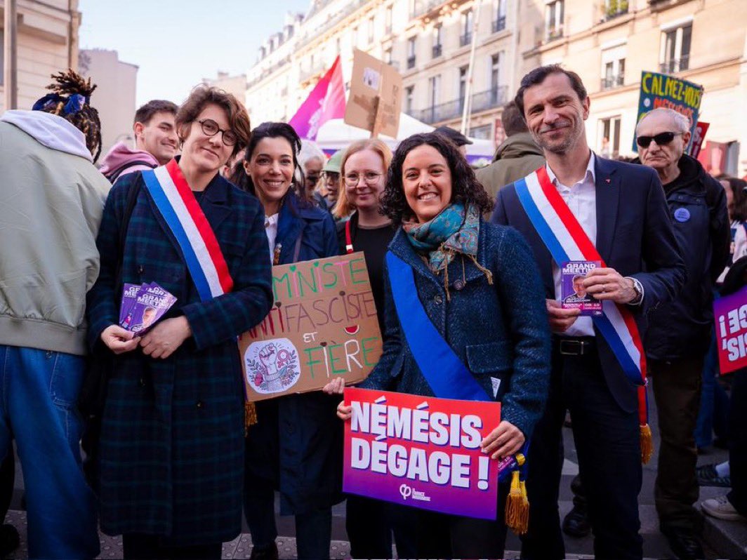 CordierAlice2's tweet image. On vit dans leurs têtes sans payer le loyer c’est une folie.