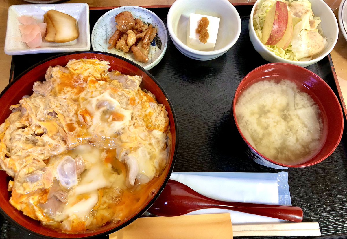 田舎の大会だからだけどもめっちゃ順位よくてうれしい　怪我しなくてほんとよかったー！親子丼、おいしすぎた。幸せをありがとう。でも、想像の倍のお値段😌節約がんばろ🥹