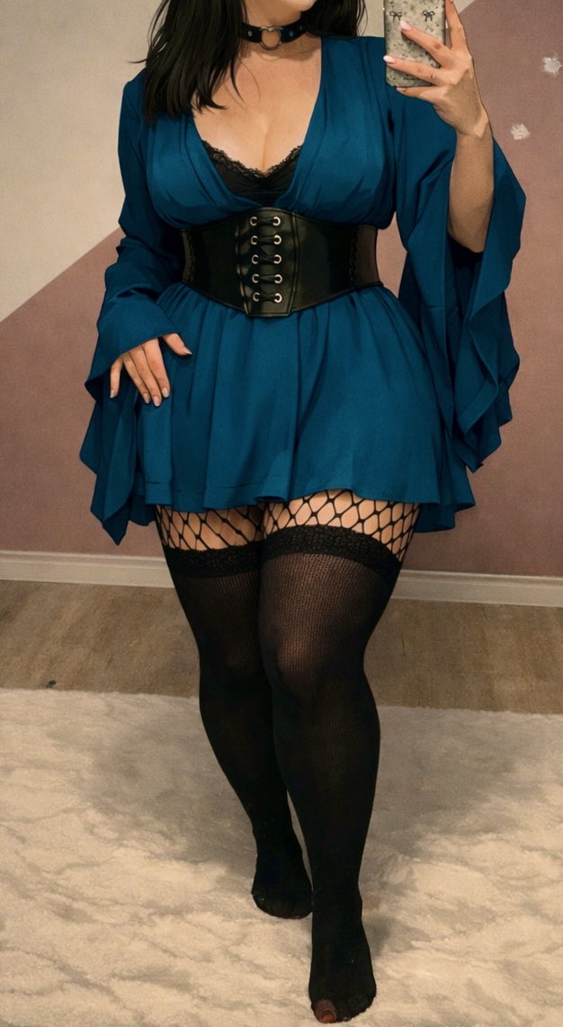 DarkGoddessAnna's tweet photo. Ich steh auf meinen neuen Style..🤫😈 

Du darfst dich jetzt um eine Frühstück + Zigaretten Zahlung kümmern! Hopp ☝🏼 https://t.co/M2I54SASZb