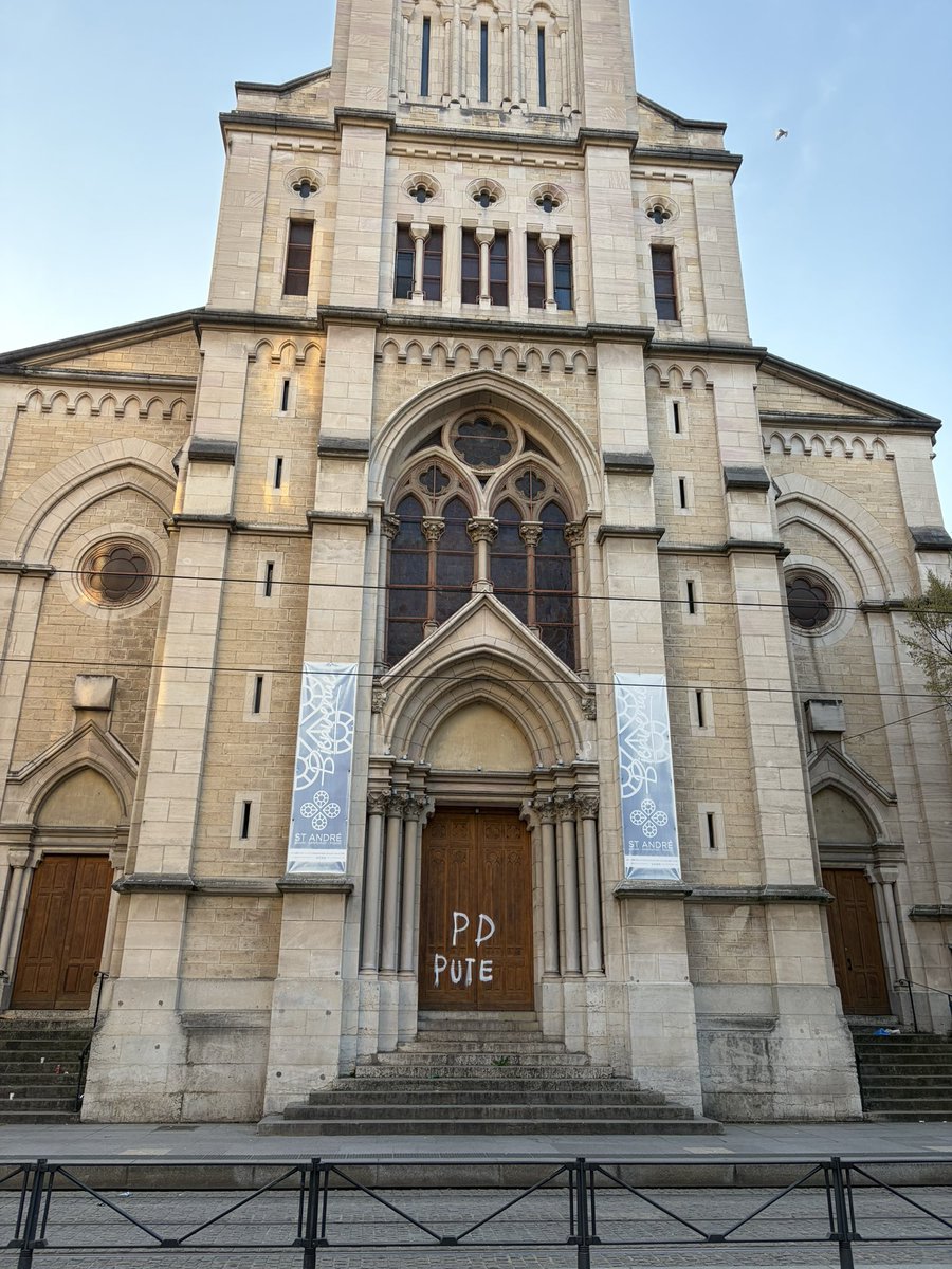 𝐋𝐈𝐋 𝐂𝐇𝐀𝐙𝐈𝐗 ❤️💙 tweet media