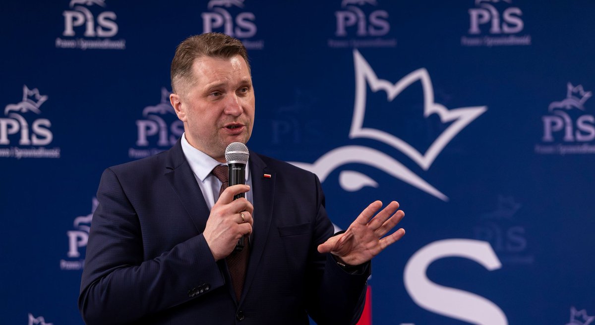 Profesor <a href="/CzarnekP/">Przemysław Czarnek</a> jako kandydat  <a href="/pisorgpl/">Prawo i Sprawiedliwość</a> na premiera to bardzo dobry wybór.

Wreszcie ktoś, kto ma cooyones, by walczyć o Polskę bez kompromisów.
Ostry. Charyzmatyczny. Lojalny. Gotowy na trudne wyzwania, na jednoczenie Prawicy. Typ silnego lidera.
Krytycy marudzą, że to