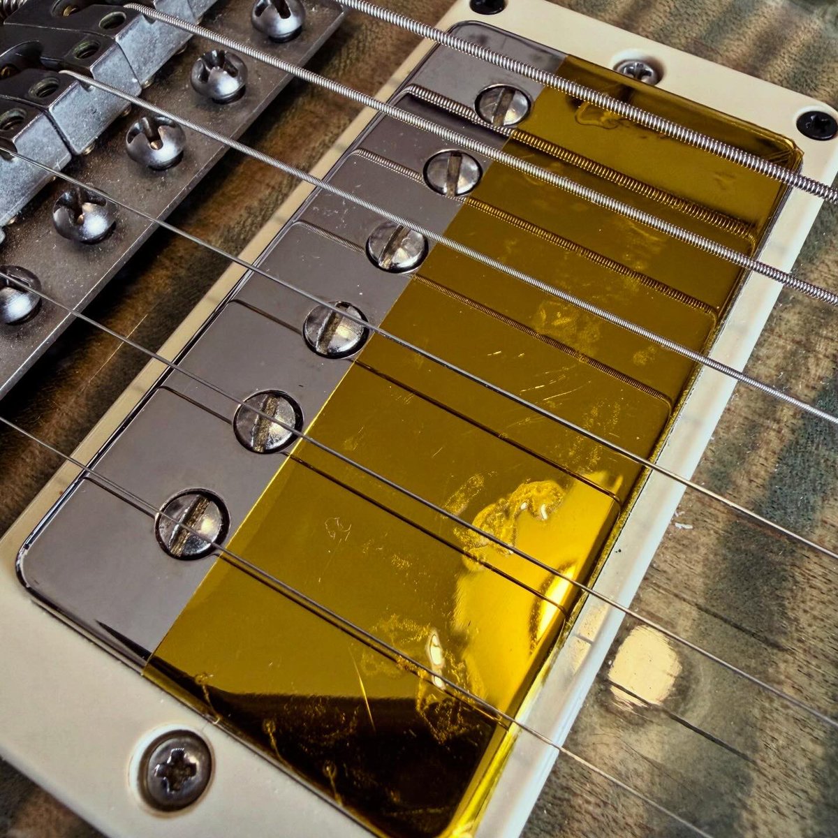 dsign_structure's tweet image. [Spec: Phase 2 Surface Modification]
Material: Polyimide Tape

Function: High-freq control.

Status: Physical layer armed. Waiting for Bitwig 6 on Mar 11.

物理層の変異完了。高域共振を制動。
3/11のBitwig 6解禁を待機。

#Dsign #Phase2 #BitwigStudio