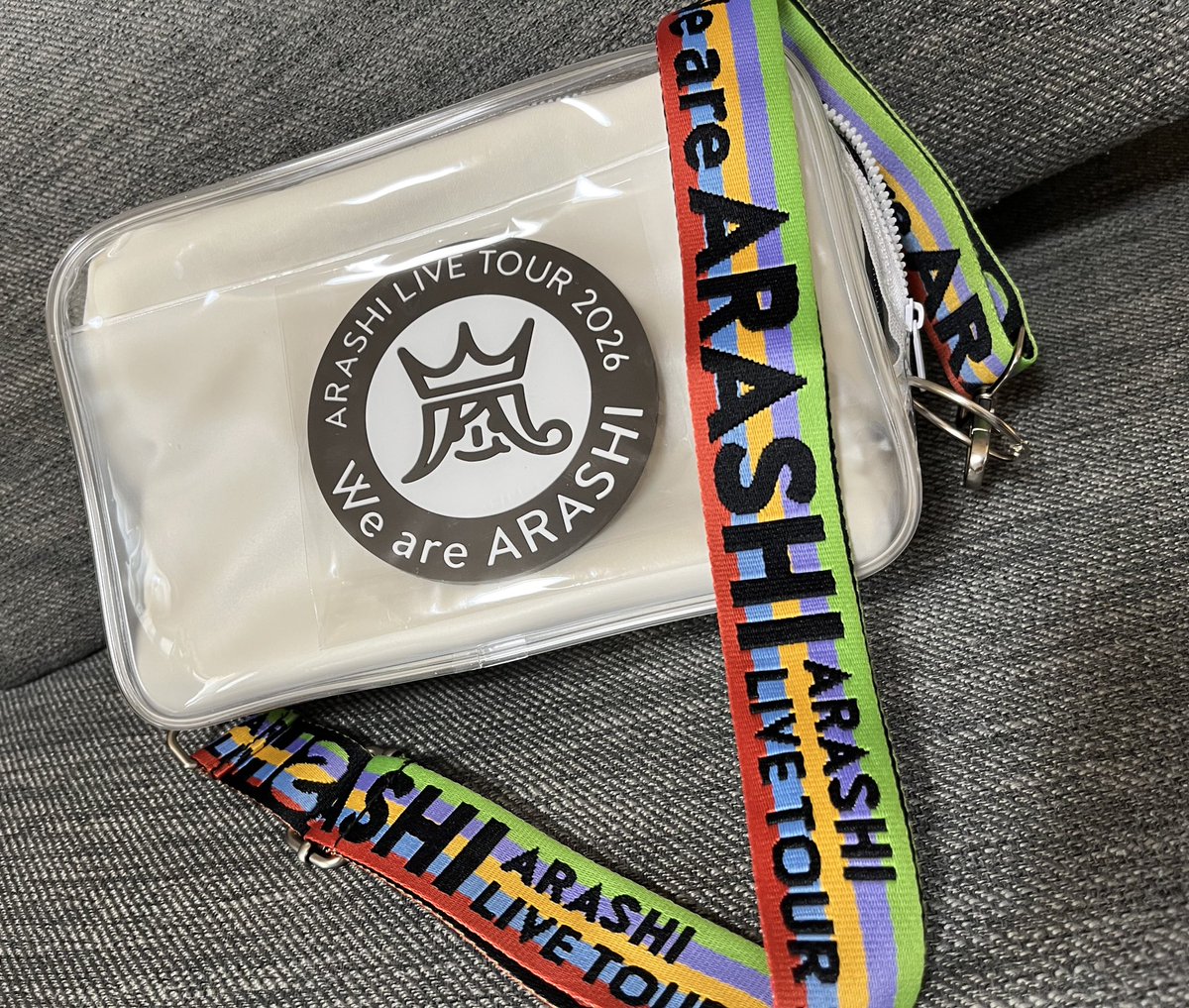 嵐ポーチを 小バックにした😄 シンデレラフィットの透明ポーチ見つけて