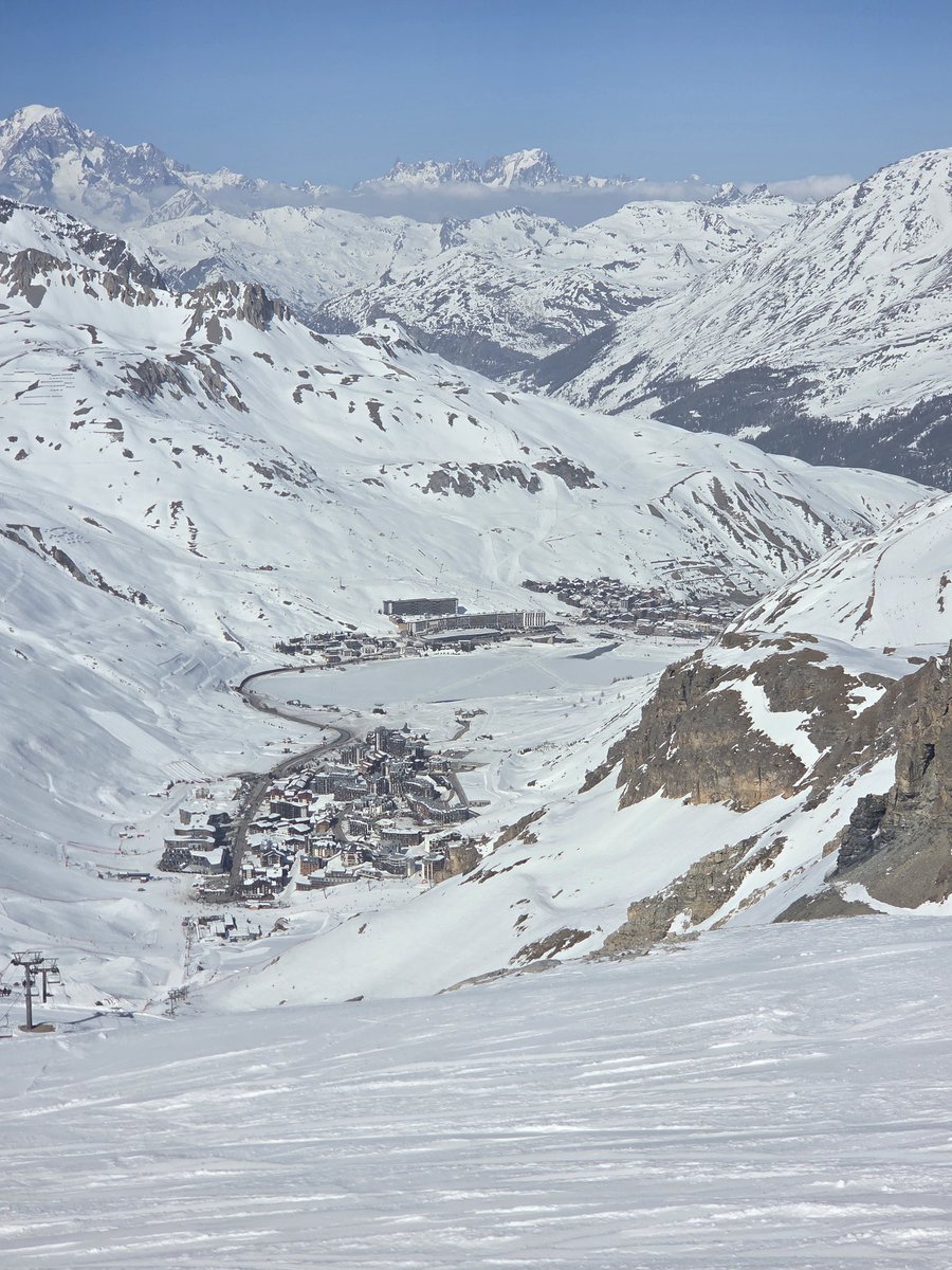 skiwithkevin's tweet photo. Grand Motte Glacier @TignesOfficiel 
Time for apres!! #skivacation https://t.co/CZPBwxckt6