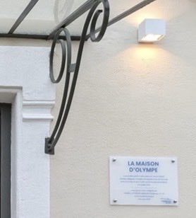 SRosRouart's tweet photo. #08Mars fut le point d’orgue d’un parcours de femme citoyenne puis politique engagée, d’abord la création d’une délégation Egalité F/H pour moi, en reconnaissance de mon engagement sur ce sujet au travers du monde associatif et maintenant ce miracle d’avoir réussi à réaliser une « maison d’accueil pour des femmes victimes de violences de conjoints avec ou sans enfants » #MaisonOlympe

Je n’oublierai jamais mes larmes à la première visite. Ce chagrin que je ressentais de toutes les femmes qui allaient franchir cette porte d’entrée. Et aujourd’hui c’est une maison tremplin pour leur avenir, loin des tourments et des violences qui se dessine.

Ce projet de maison d’accueil pour souffler, se réparer et se préparer à une autre vie. C’est le projet, celui d’une vie, celui de ma vie.
Celui qui compte, l’aboutissement qui rend compte de mon utilité dans mon engagement, de mon utilité sur terre et qui en dehors d’avoir eu mes merveilleux enfants sera un essentiel de mon histoire personnelle.

L’émotion est grande très grande.❤️
Merci à toute la collectivité,  à l’Etat, à l’Ars, au courage de monsieur le Maire cher #FredericLafforgue , au soutien du Conseil Municipal et à ma chère collègue @Levy Nathalie adjointe au CCAS et à l’ensemble des partenaires, et à ceux qui ont fait des dons ❤️ 

Merci à la marraine #MarieGaëlleCals 💕
Merci au comité de pilotage @LaurenceCristol @HMandroux #IsabelledeMontgolfier
Merci aux sénateurs présents @JeanPierreGrand @husseinbourgi 
Merci @egalite_gouv @auroreberge pour le soutien et l’excellent discours envoyé pour l’occasion.
@Midilibre @GazettedeMtp