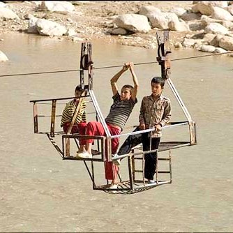 TayyarShahin's tweet image. #عکس_جنگ_نیست و اینا هم آوارگان جنگی نیستند؛
مردم بلوچستان ایران هستند که #آخوند به دلیل تبعیض مذهبی، عمداً از بدیهی‌ترین امکانات و زیرساخت‌های جامعهٔ انسانی محرومشون کرده.