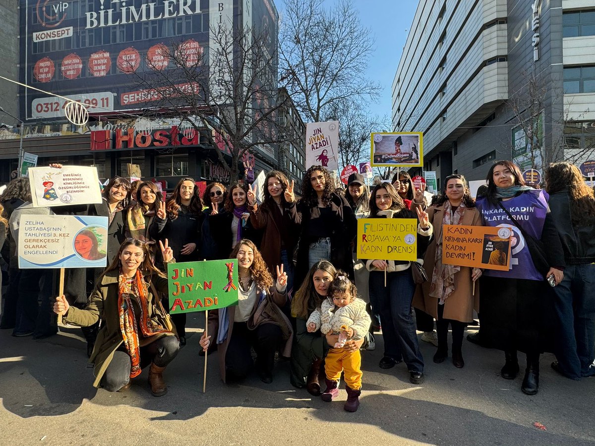 8 Mart Dünya Kadınlar Gününde Tüm Şube ve Temsilciliklerimizin Kadın Komisyonları Olarak Alanlardaydık.

Şiddete, Sömürüye, Ataerkiye, Savaşa Karşı Mücadelemizi Büyütüyoruz! 

Yaşasın Kadın Mücadelesi! 
Yaşasın 8 Mart!

Bijî Berxwedana Jinan!
Bijî 8ê Adarê!