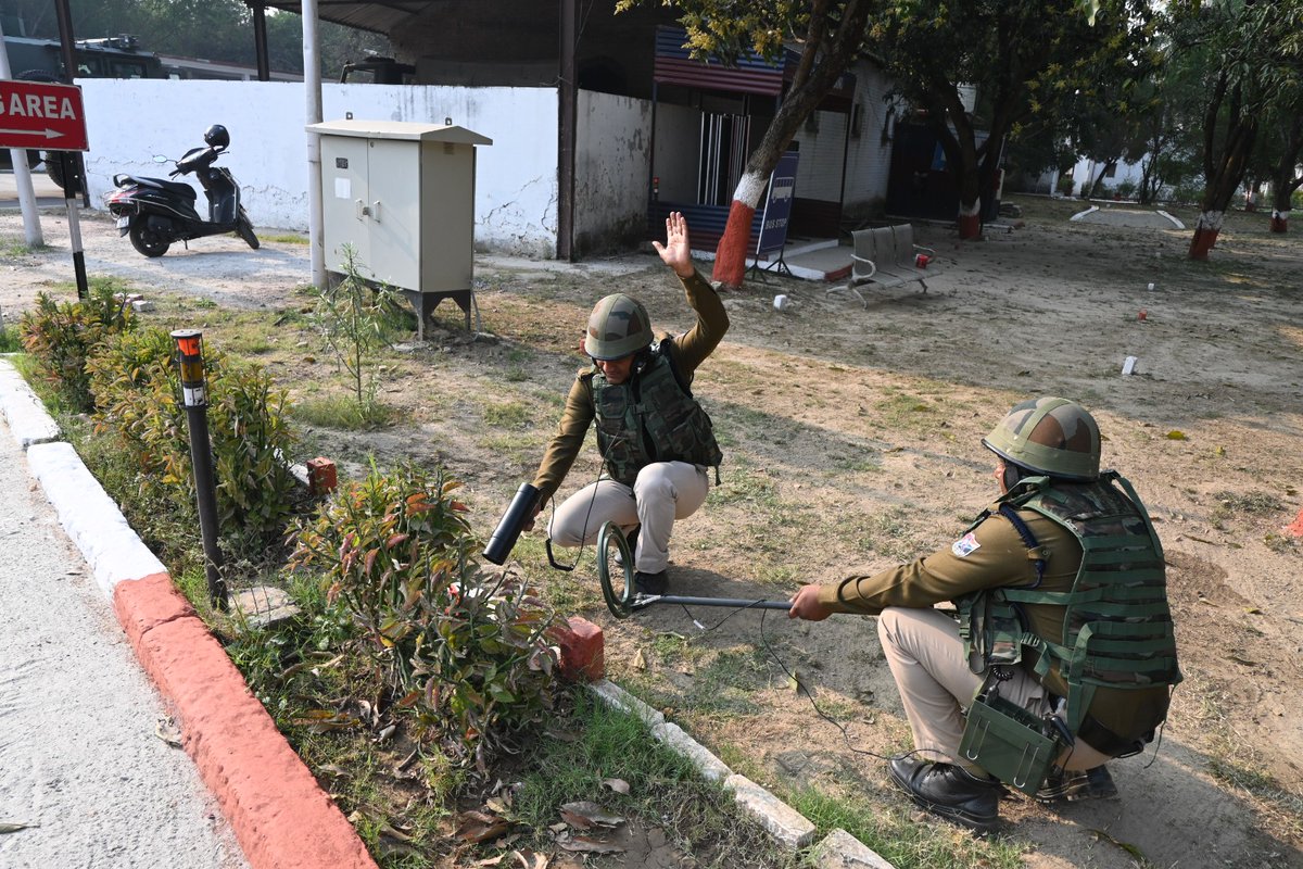 suryacommand's tweet image. "𝗦𝘁𝗿𝗲𝗻𝗴𝘁𝗵𝗲𝗻𝗶𝗻𝗴 𝗽𝗿𝗲𝗽𝗮𝗿𝗲𝗱𝗻𝗲𝘀𝘀 𝘁𝗵𝗿𝗼𝘂𝗴𝗵 𝗸𝗻𝗼𝘄𝗹𝗲𝗱𝗴𝗲 𝗮𝗻𝗱 𝗷𝗼𝗶𝗻𝘁 𝘁𝗿𝗮𝗶𝗻𝗶𝗻𝗴."

A one day Counter Improvised Explosive Device (#CIED) training cadre was conducted by 201 CEDU at Shingara Training School, Barabanki for 42 trainees of