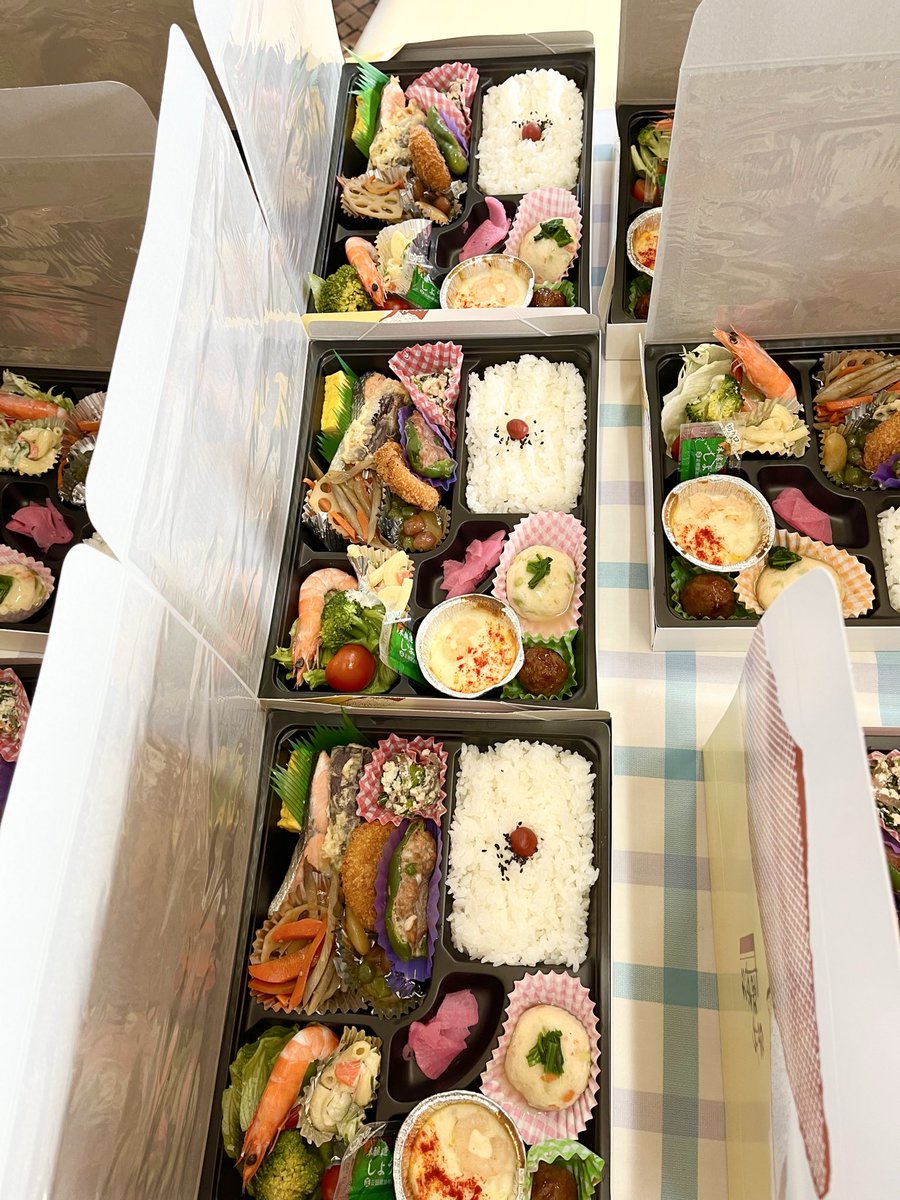 movecustom22's tweet photo. 今日はお年寄りのお弁当（1,200円お茶付き）のご注文ありがとうございました！
お知らせです
明日１０日（火）ですが、仕込みと病院の通院日なので、営業を休ませていただきます
ご予定の方は申し訳ございません🙇🏻
⁡
#味の店 #松月 #上富良野町 https://t.co/ykkxkXzkr5