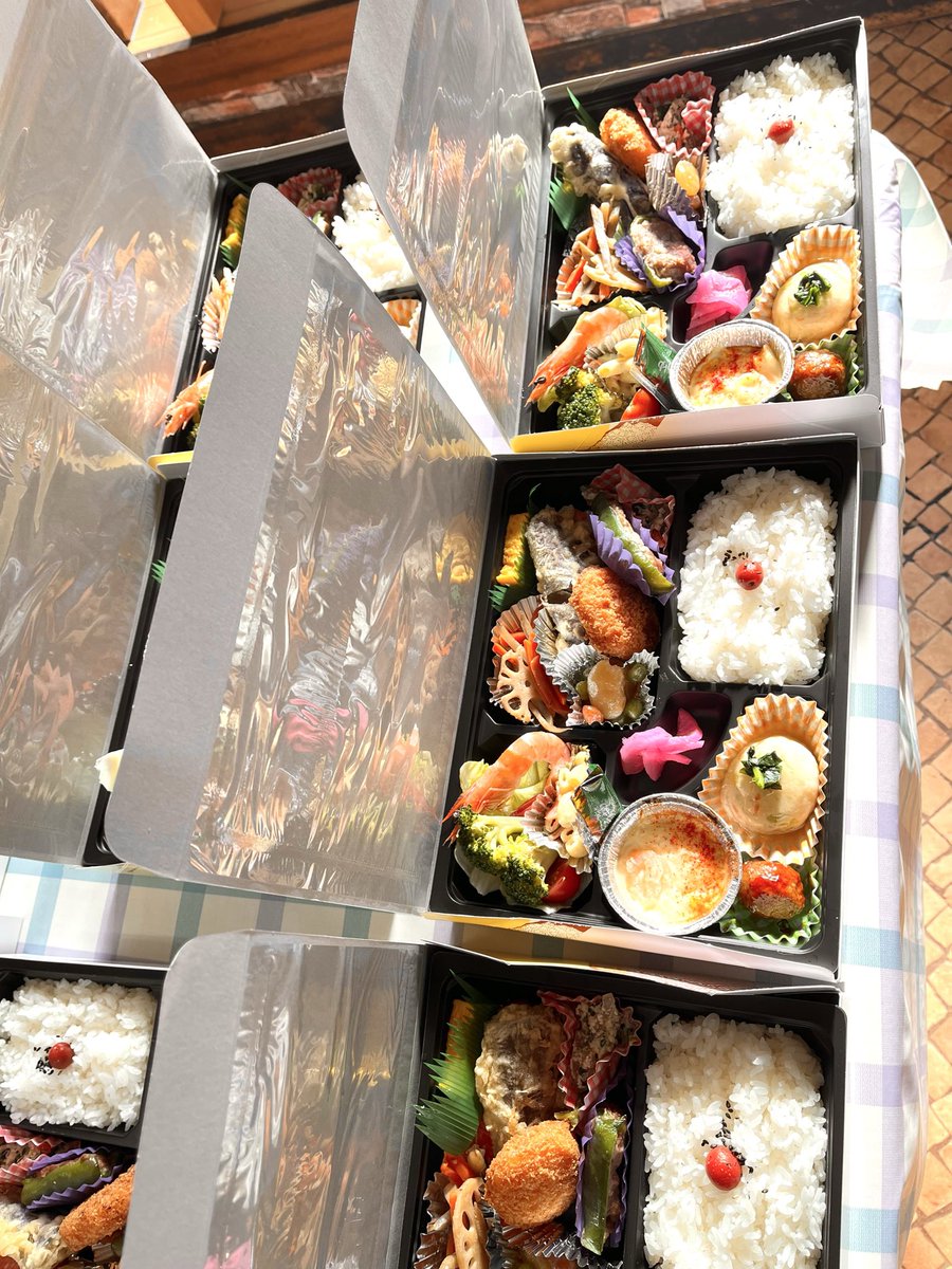 movecustom22's tweet photo. 今日はお年寄りのお弁当（1,200円お茶付き）のご注文ありがとうございました！
お知らせです
明日１０日（火）ですが、仕込みと病院の通院日なので、営業を休ませていただきます
ご予定の方は申し訳ございません🙇🏻
⁡
#味の店 #松月 #上富良野町 https://t.co/ykkxkXzkr5