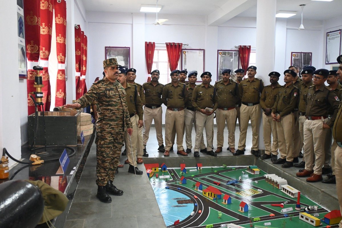 suryacommand's tweet image. "𝗦𝘁𝗿𝗲𝗻𝗴𝘁𝗵𝗲𝗻𝗶𝗻𝗴 𝗽𝗿𝗲𝗽𝗮𝗿𝗲𝗱𝗻𝗲𝘀𝘀 𝘁𝗵𝗿𝗼𝘂𝗴𝗵 𝗸𝗻𝗼𝘄𝗹𝗲𝗱𝗴𝗲 𝗮𝗻𝗱 𝗷𝗼𝗶𝗻𝘁 𝘁𝗿𝗮𝗶𝗻𝗶𝗻𝗴."

A one day Counter Improvised Explosive Device (#CIED) training cadre was conducted by 201 CEDU at Shingara Training School, Barabanki for 42 trainees of