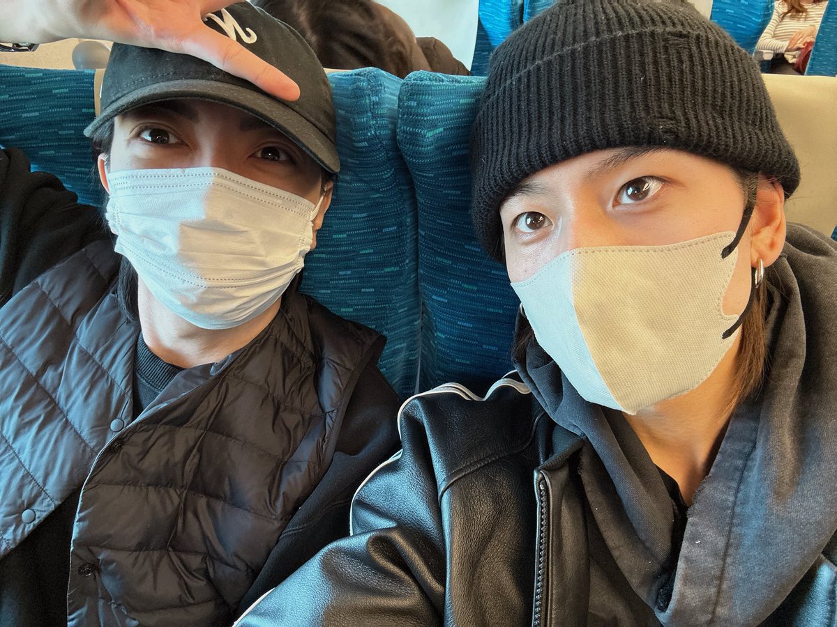 BOYMEN_yoshi's tweet photo. 前もわりかし円満に別れたけど
3年間ありがとう！

行っておいでー🕺

#柊翼
#鳳樹 https://t.co/SBLNWxsr7K