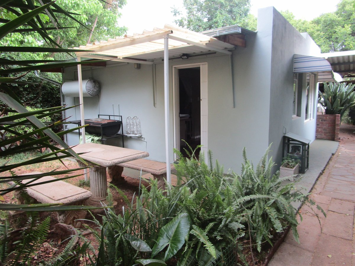 AndradeProperty's tweet photo. Fully Furnished, Renovated One-Bedroom Garden Flatlet to Let – Lyttelton Manor (Kruger Avenue)
Rental: R 6 800.00 per month
Water, electricity, and 5G Wi-Fi included
Available from 1 April 2026
CREDIT AND EMPLOYMENT CHECKS WILL BE CONDUCTED

082 797 2855 https://t.co/AU74gzySCC