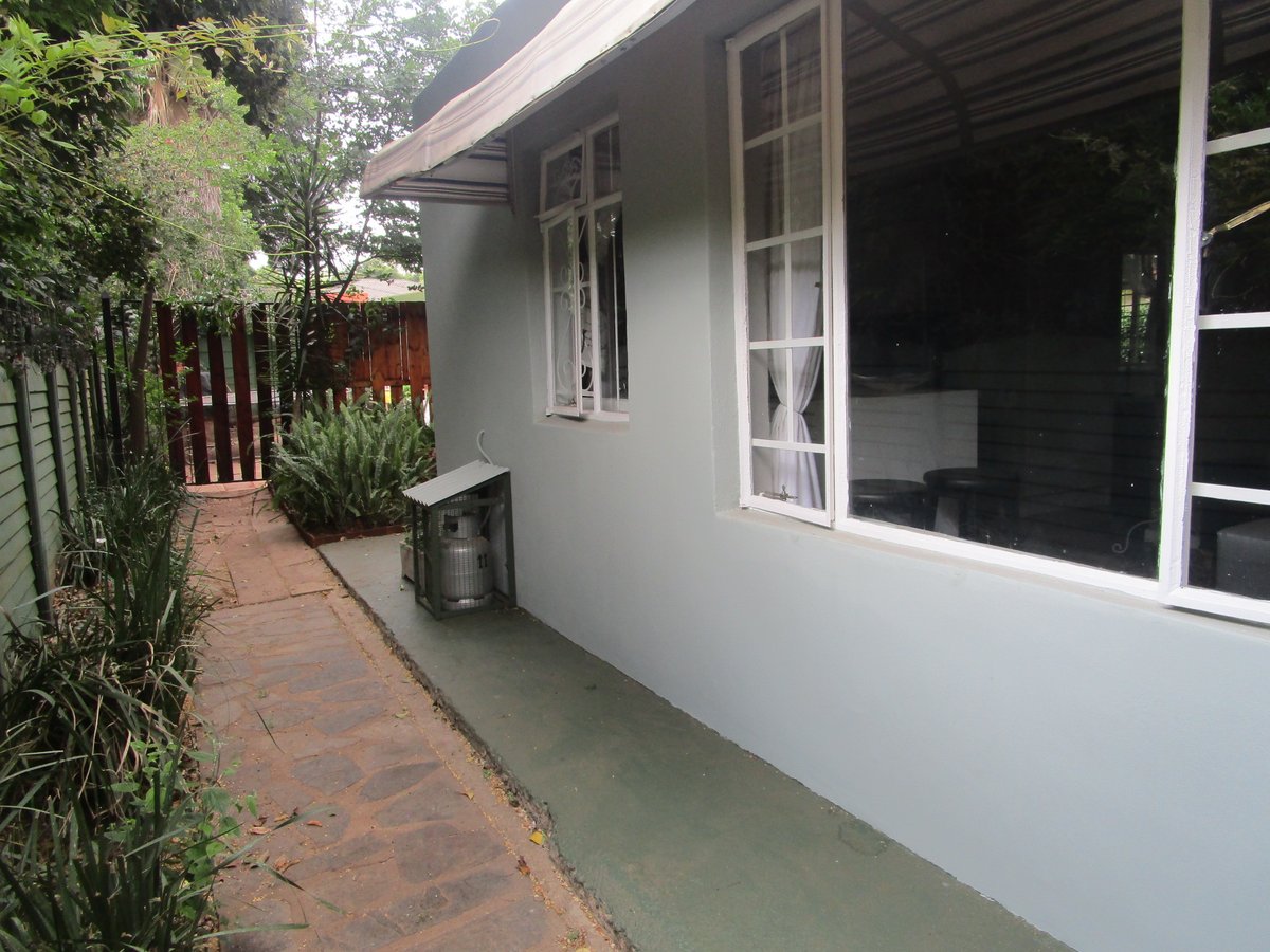 AndradeProperty's tweet photo. Fully Furnished, Renovated One-Bedroom Garden Flatlet to Let – Lyttelton Manor (Kruger Avenue)
Rental: R 6 800.00 per month
Water, electricity, and 5G Wi-Fi included
Available from 1 April 2026
CREDIT AND EMPLOYMENT CHECKS WILL BE CONDUCTED

082 797 2855 https://t.co/AU74gzySCC