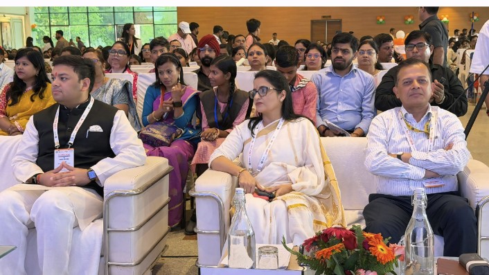 11Affy's tweet photo. “प्रगति – आत्म सम्मान से समानता तक”

अंतरराष्ट्रीय महिला दिवस के अवसर पर Lucknow के Dayal Gateway में आयोजित कार्यक्रम में माननीय बेसिक शिक्षा मंत्री Sandeep Singh ने प्रदेश भर से आए सभी मंडल विजेताओं को सम्मानित किया।
#InternationalWomensDay @basicshiksha_up @thisissanjubjp https://t.co/ujuYc3lJNA