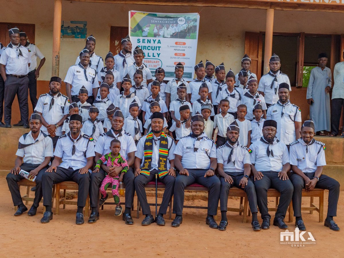 mkaghana's tweet photo. Sadr Mulk, MKA Ghana 🇬🇭, together with his dedicated Aamila, joined members of the Senya Circuit for a memorable group photo.
#ThankYouTour #MKAGhana #KhuddamGhana #IslamAhmadiyya
Visit us @ https://t.co/CuMHlOWCV1 https://t.co/cWHtJNwzNR