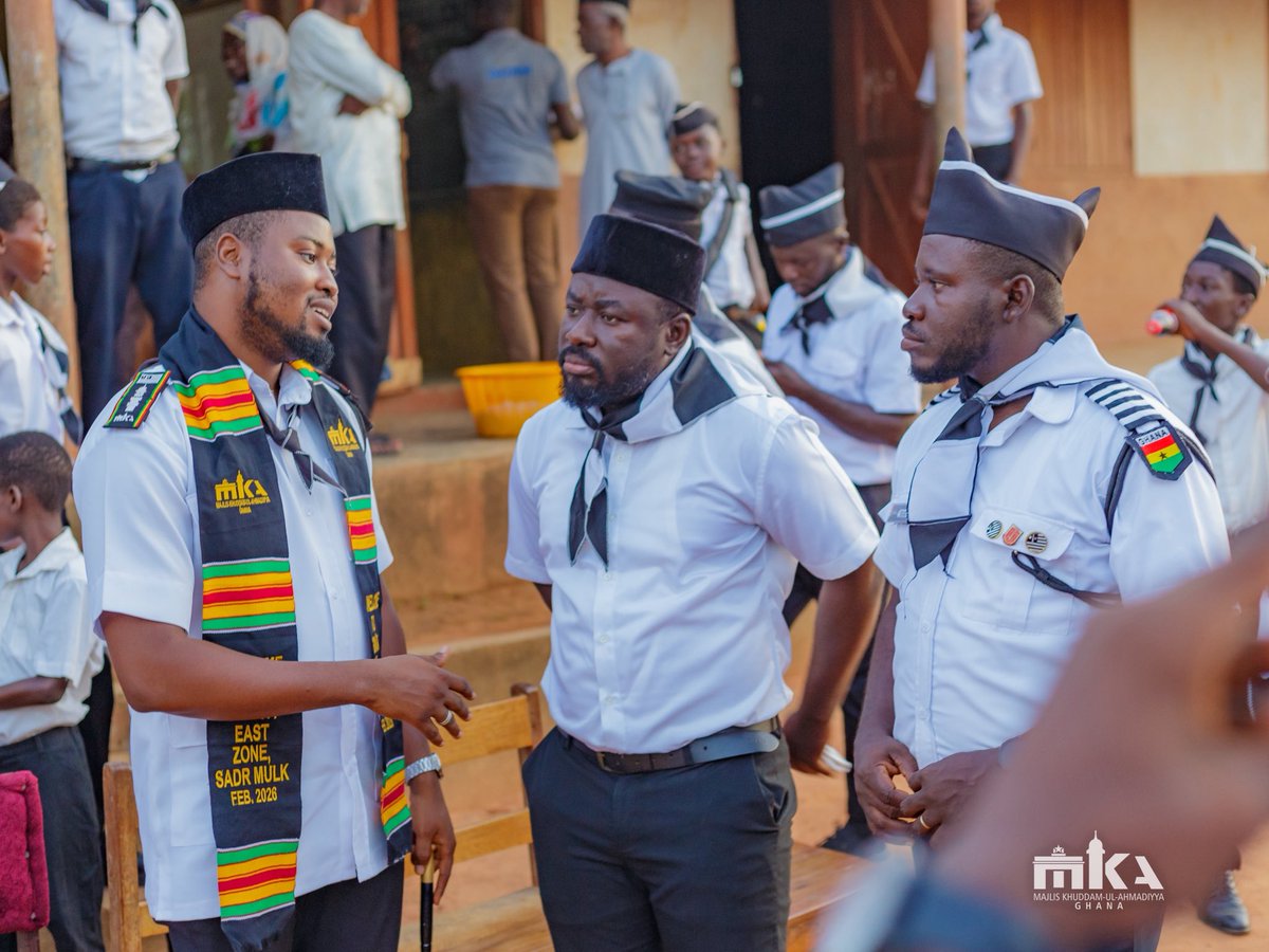 mkaghana's tweet photo. Sadr Mulk, MKA Ghana 🇬🇭, together with his dedicated Aamila, joined members of the Senya Circuit for a memorable group photo.
#ThankYouTour #MKAGhana #KhuddamGhana #IslamAhmadiyya
Visit us @ https://t.co/CuMHlOWCV1 https://t.co/cWHtJNwzNR