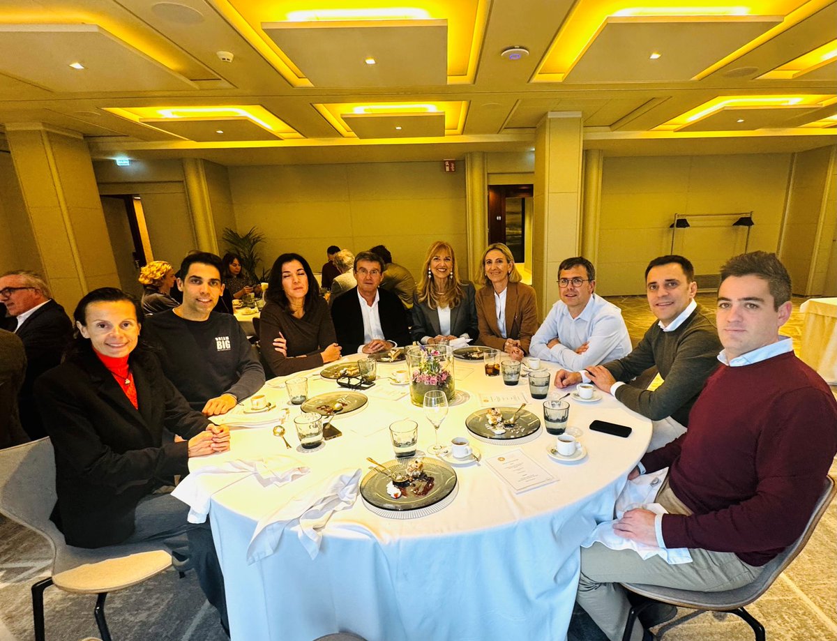 IGobernanzaEmp's tweet photo. 🔝 ¡Pistoletazo de salida a la 38ª edición en #Valencia!

Nuevos participantes de la #AcreditaciónInternacional: gracias por vuestra confianza, por compartir vuestra experiencia y espíritu crítico. 💫

Arrancamos un camino de transformación. Bienvenidos/as a bordo!!! https://t.co/w68vERGD2J