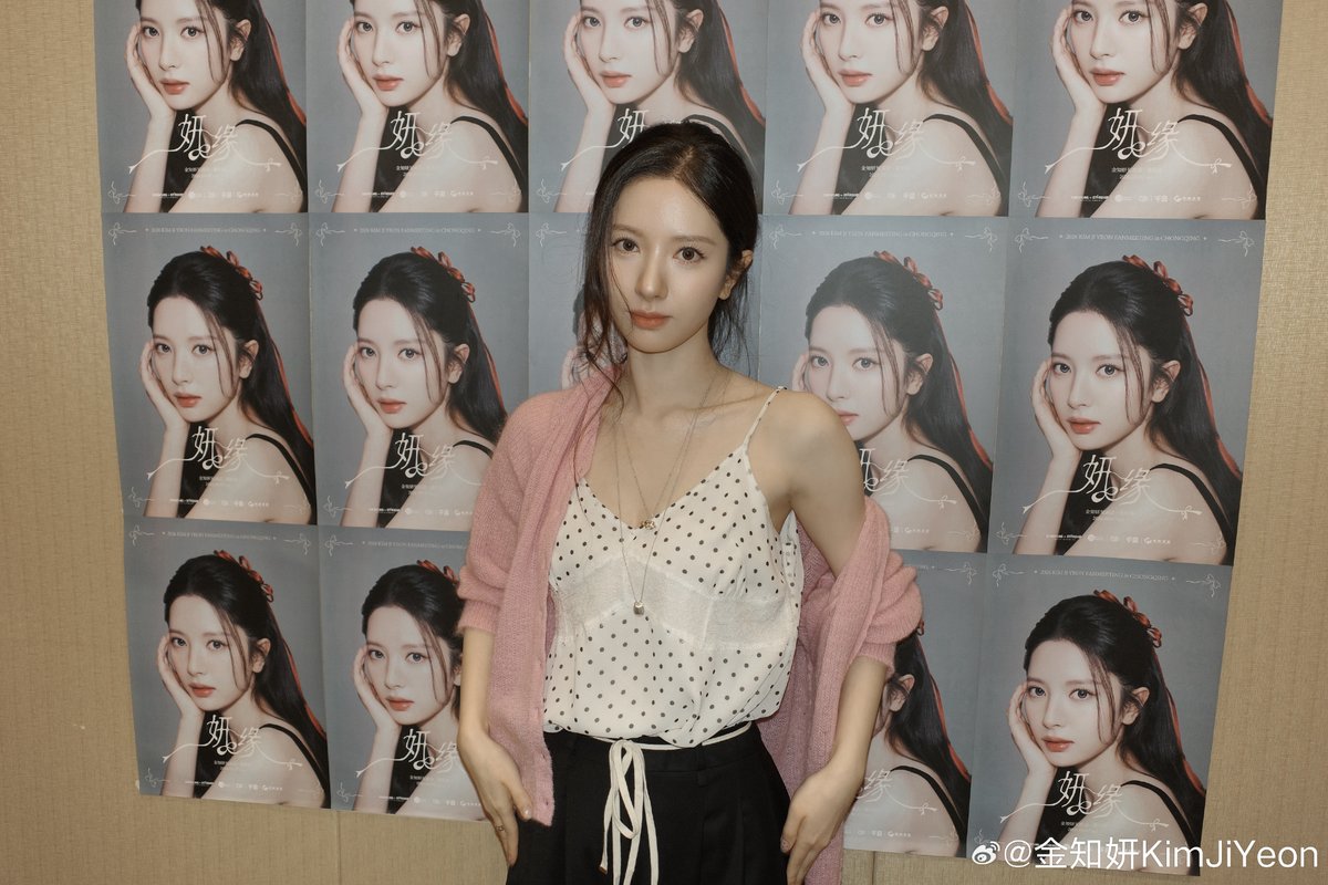 Dang_950819's tweet photo. 20260309 웨이보

(저 내려간 가디건 올리고 싶다) https://t.co/j3msUXQItV