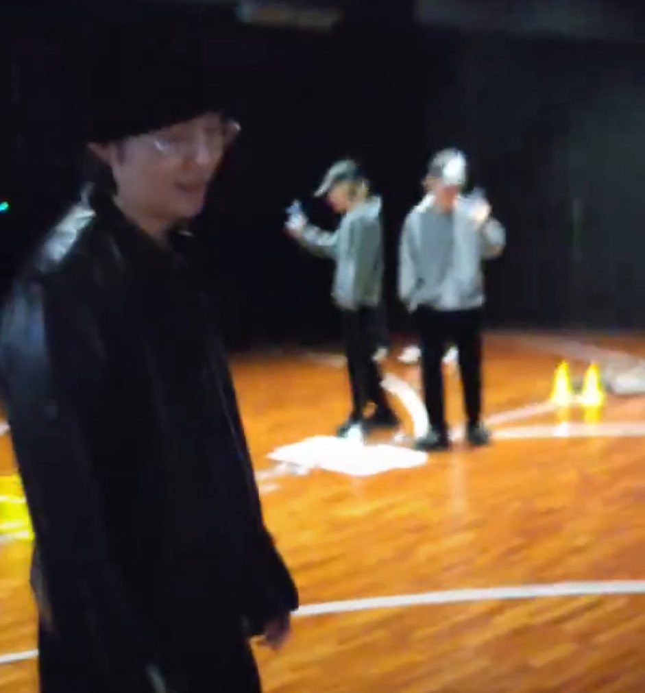 cocojm_0t7's tweet photo. OMGGGG JIMIN IN THE PRACTICE ROOM FROM HOBI STORY ON INSTA😭😭😭😭😭😭😭 https://t.co/E78MGIj1Jt
