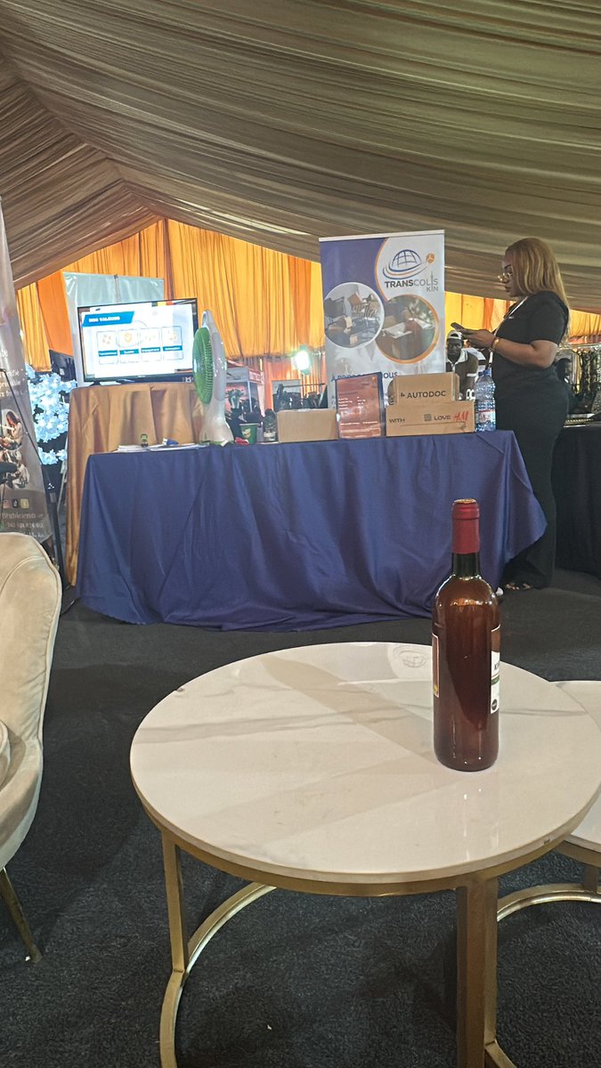 KadafiSerge's tweet image. #Entrepreneurship Deux jours d’exposition au #pullmanhotel à l’occasion de la journée internationale de la femme. Nous avons exposé nos produits de la ferme bio , et ceux transformés… @central_sage @TanyaNzeba
