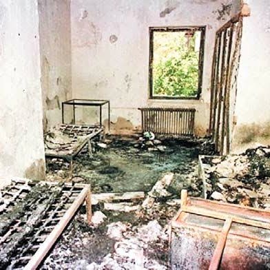 TayyarShahin's tweet image. #عکس_جنگ_نیست
کوی دانشگاه تهران در ۱۸ تیر ۱۳۷۸ است که #آخوند بهش حمله کرد و خون دانشجویان بی‌گناهش رو ریخت.