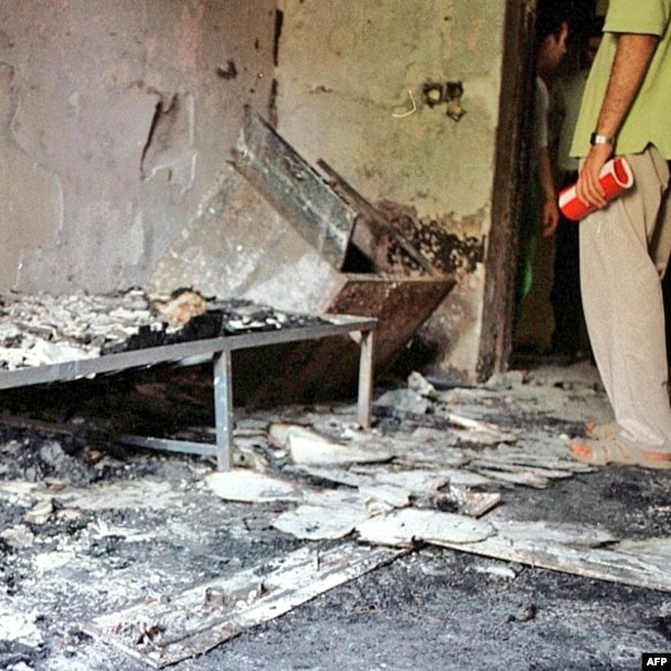 TayyarShahin's tweet image. #عکس_جنگ_نیست
کوی دانشگاه تهران در ۱۸ تیر ۱۳۷۸ است که #آخوند بهش حمله کرد و خون دانشجویان بی‌گناهش رو ریخت.