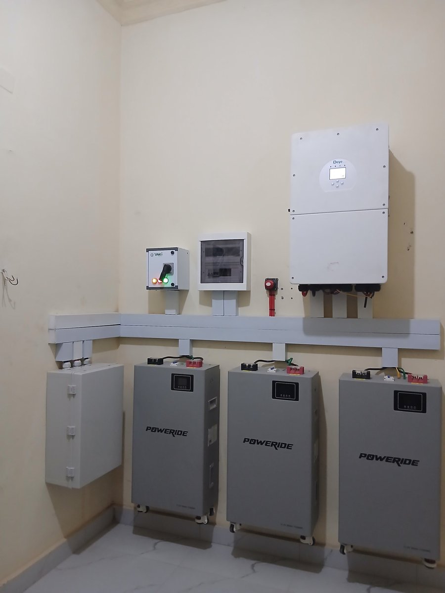 KeroDavid2's tweet photo. ☀️ Nouvelle installation solaire mise en service avec succès !
🔹 24 modules photovoltaïques 620 Wc
➡️ Puissance totale : 14,88 kWc (3 strings de 8 modules)
🔹 Onduleur hybride Deye 16 kVA pour une gestion intelligente entre production, stockage et réseau.
🔋 Stockage : 45 kWh https://t.co/5TmVc03EqG