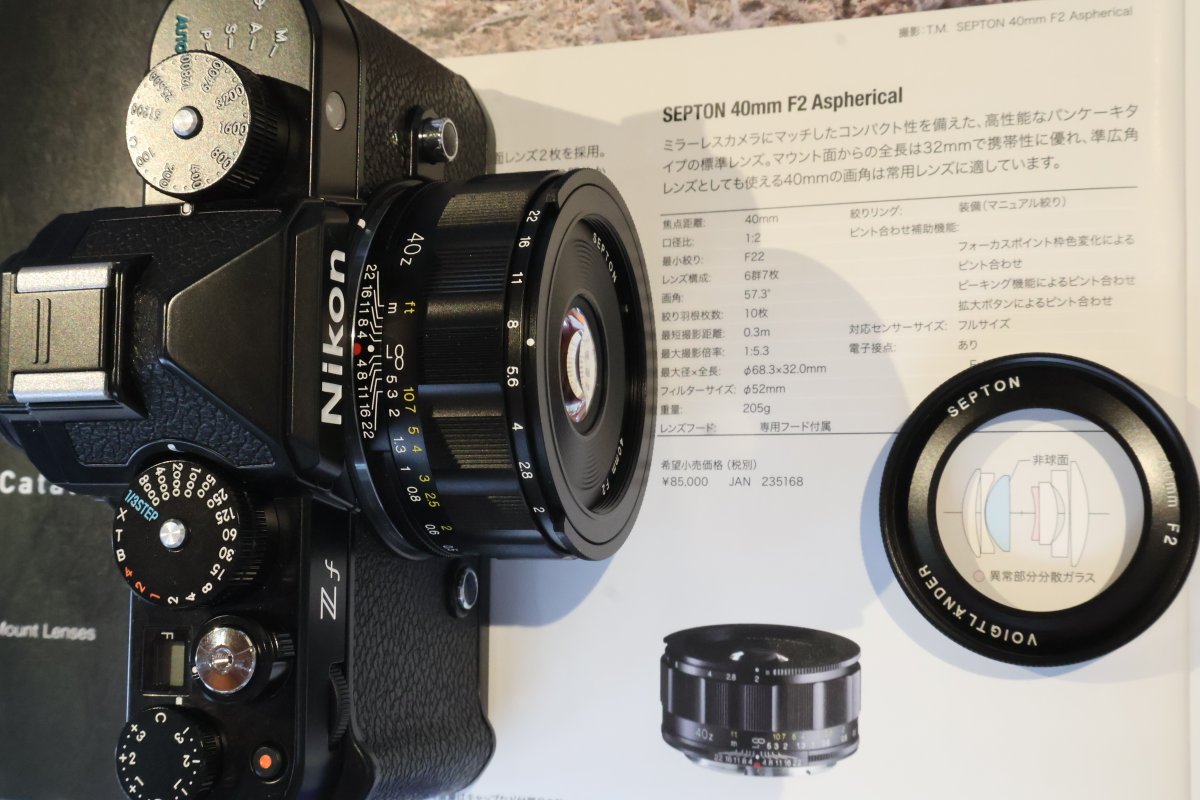 ogisaku_com's tweet photo. おはようございます。10:00 開店
ミラーレスカメラにマッチした
コンパクト性を備えた高性能な標準レンズ
#cosina
#voigtlander
#zmount
#septon40mmf2
■#フォクトレンダー SEPTON
40mm F2 Aspherical
ニコンZマウント
2026年4月発売予定
【ご予約受付中】
⇒ https://t.co/97aw04W1IB https://t.co/xDzJhF6QHS