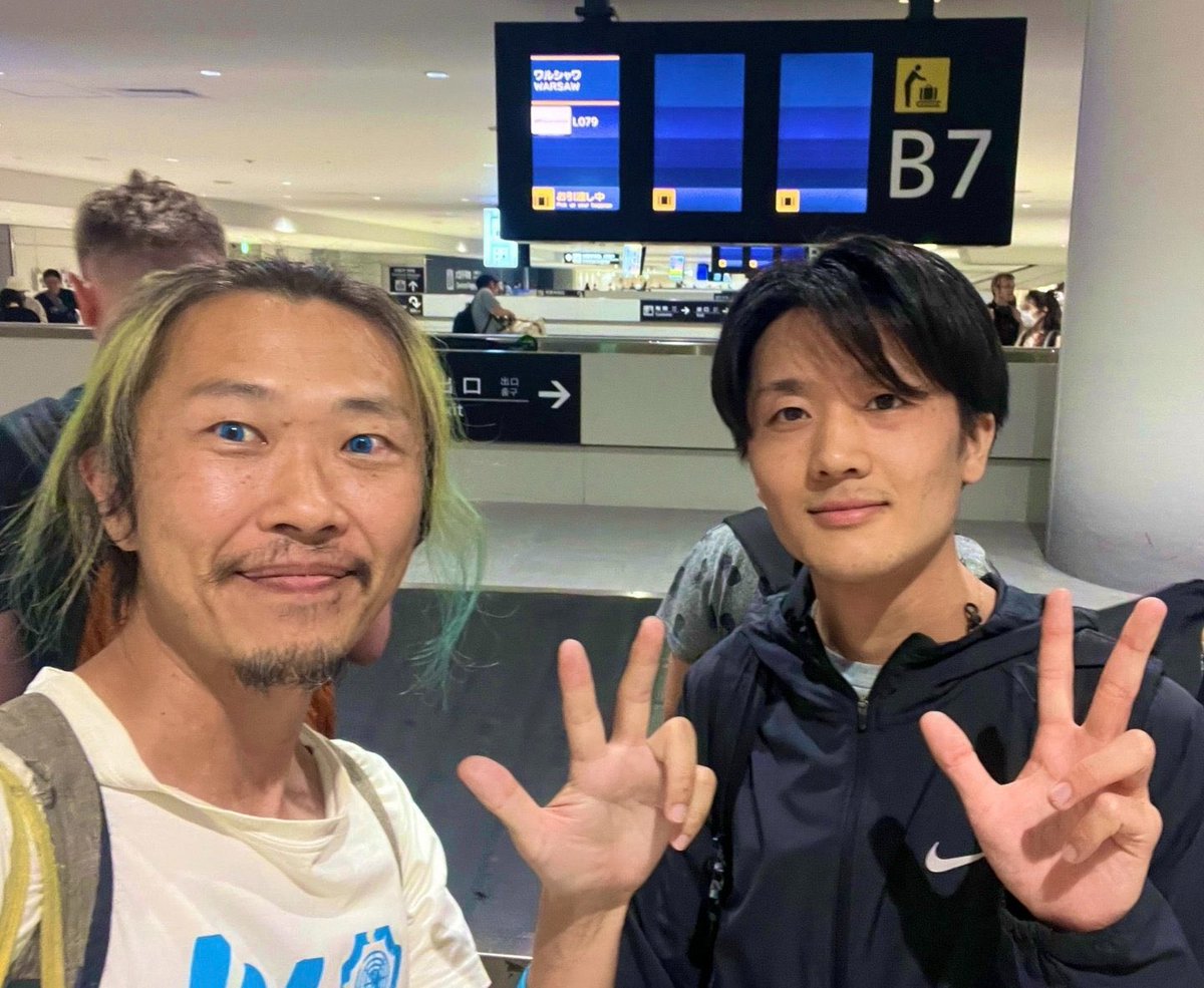 Kojinsky's tweet photo. そうか、もう一年も経つんですね。
ナンパ師こうすけを陰で支えていた、フロリダ在住の広瀬隆雄@hirosetakao なんていう、とんでもない奴もいましたね。
こちらもチームを組んで(ウクライナ人含め)頑張りましたよね。
確か「こうすけ」は、『ウクライナに入国出来なくなりましたよね。

ウクライナでの戦争が本格化してから、「こうすけ、たける、Yuma(武内)」や「土子の爺さん」「ピカ」みたいな胡散臭い奴が、ウクライナに押し寄せたことは、非常に残念ですね。
日本の恥は日本人が、処理しなければならないでしょう。

ピカに関して言えば、胡散臭い奴と撮った写真をSNSにあげていましたよね。
とんでもないことです。
ここに「ピカ」と「こうすけ」「たける」の写真と「ピカ」と「武内Yuma」が一緒に撮った写真をあげておこう。

「類は友を呼ぶ」の最たるものですな🐹⚡️