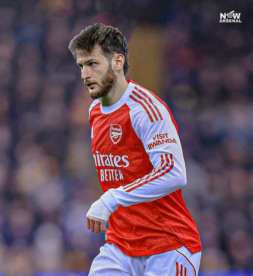 🚨 #AFC yatangiye gutegura neza ibikorwa byo kugura abakinnyi mu mpeshyi itaha, aho ishaka umukinnyi ukina ku ruhande rw’ibumoso mu busatirizi (left winger) aho ri kureba Khvicha Kvaratskhelia wa PSG ari byo byashyizwe ku isonga mbere y’igihe cya shampiyona ya 2026/27. 🔴⚪️ #COYG